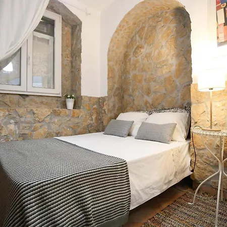 Traditional House W/ Terrace *
