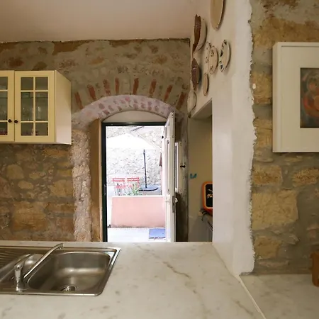 Apartment Traditional House W/ Terrace *