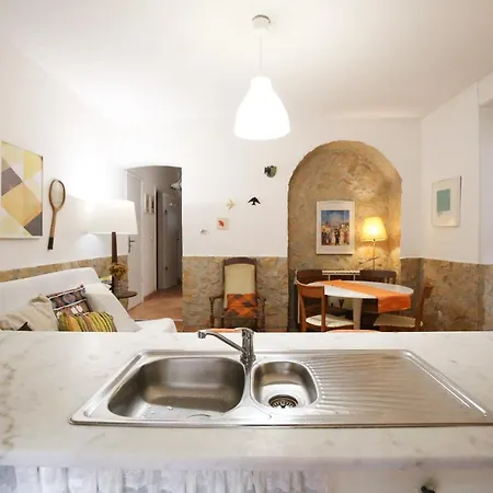 Traditional House W/ Terrace * Lisbon