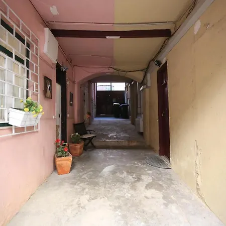 Traditional House W/ Terrace *